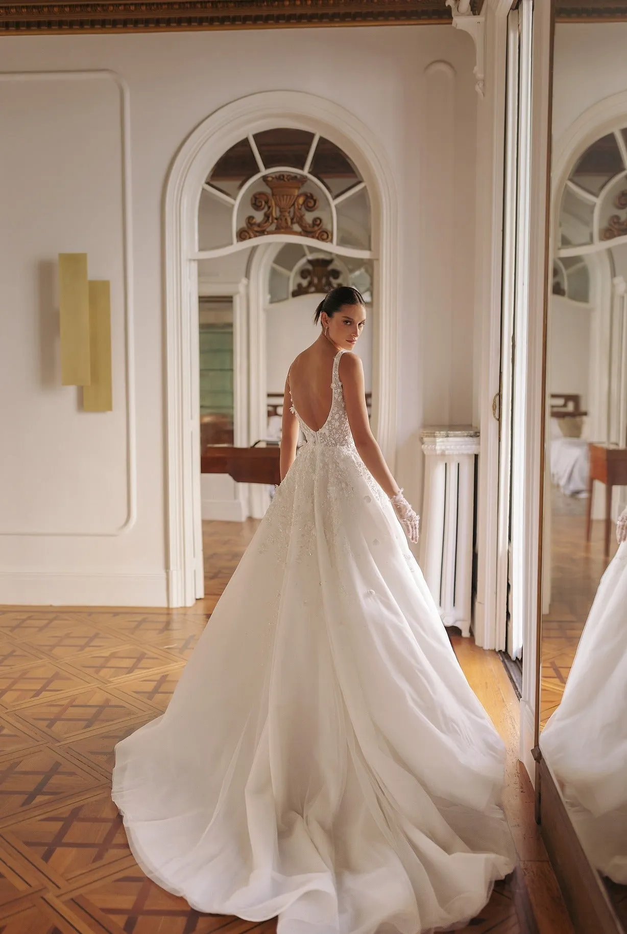 Round neck sleeveless corset-based dress with meticulous embroideries on the top a detachable embroidered veil. - Image 3