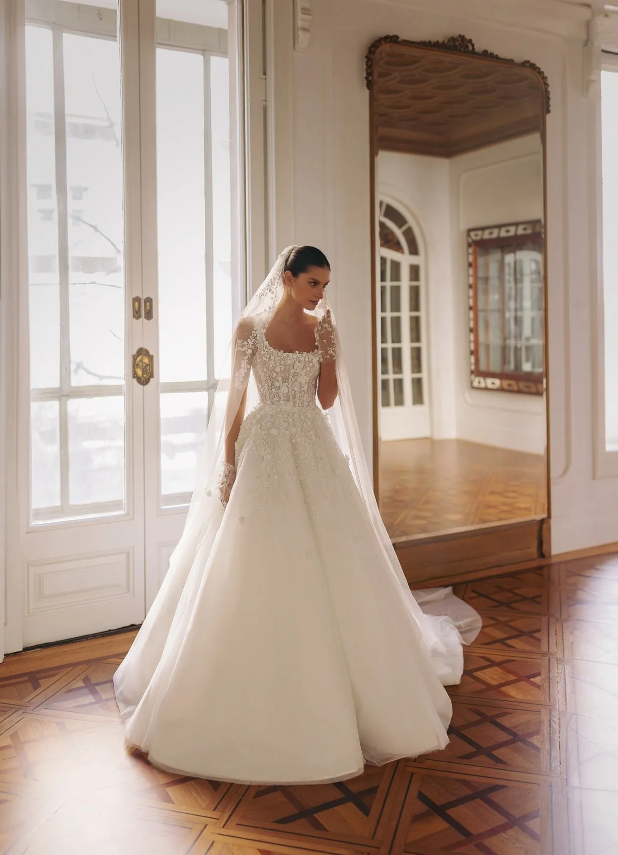Round neck sleeveless corset-based dress with meticulous embroideries on the top a detachable embroidered veil. - Image 4