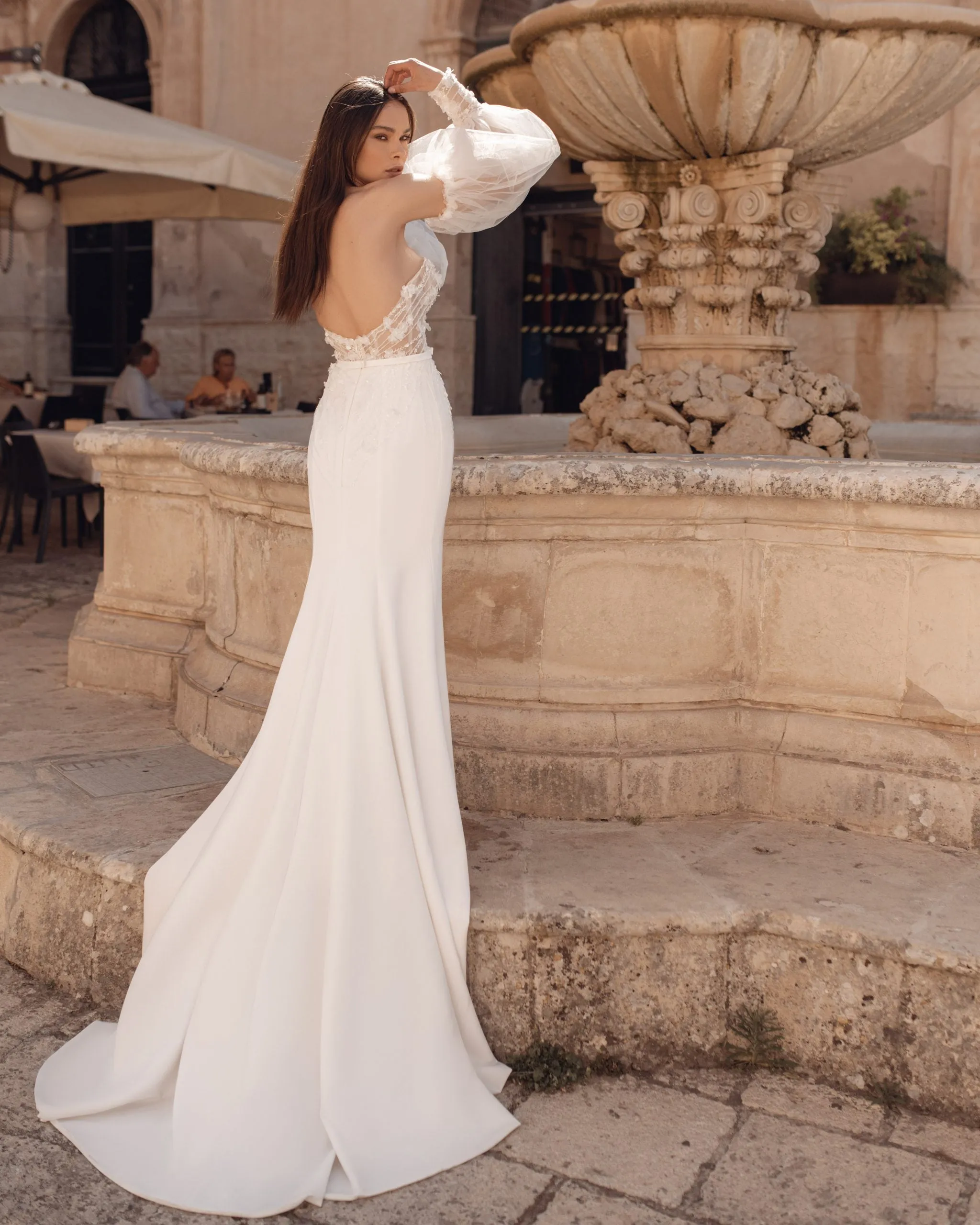 Stunning Mermaid Wedding Gown, Long Sleeves, and a Sweetheart Neckline for an Elegant and Alluring Bridal Look - Image 2