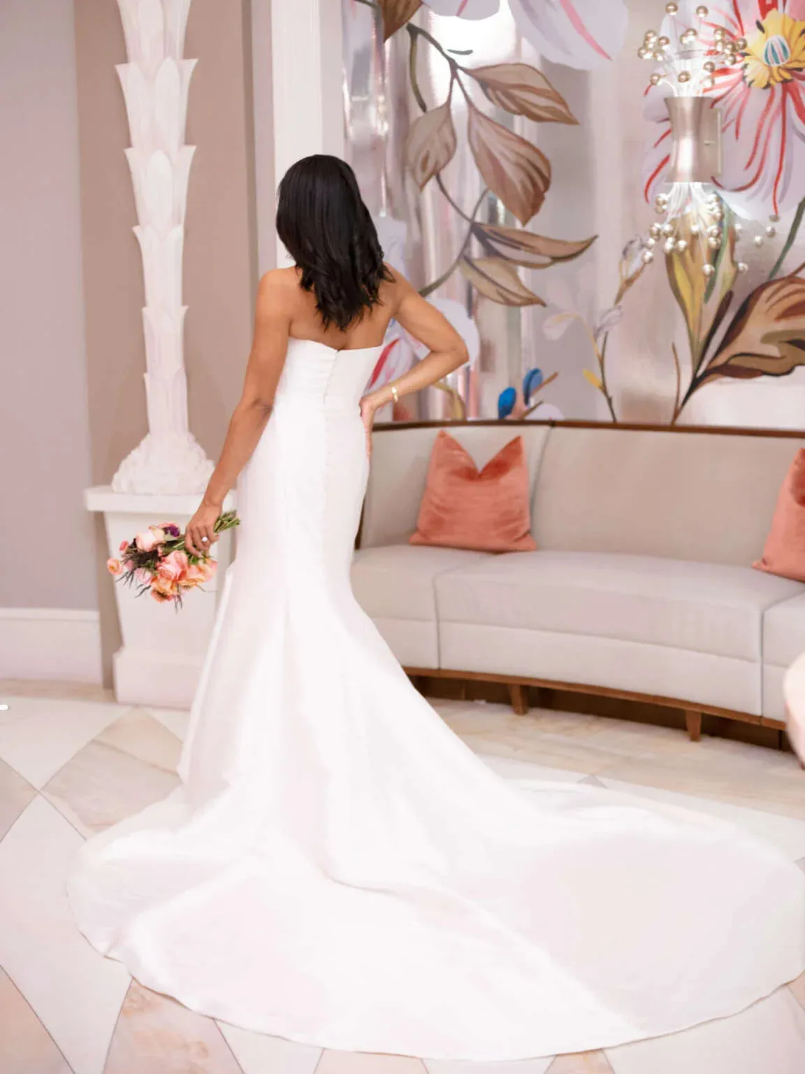 Plunging Sweetheart Neckline Satin Princess Gown Modern Satin Vestido De Novia Wedding Dress Mermaid Bow Court Train Dress - Image 6